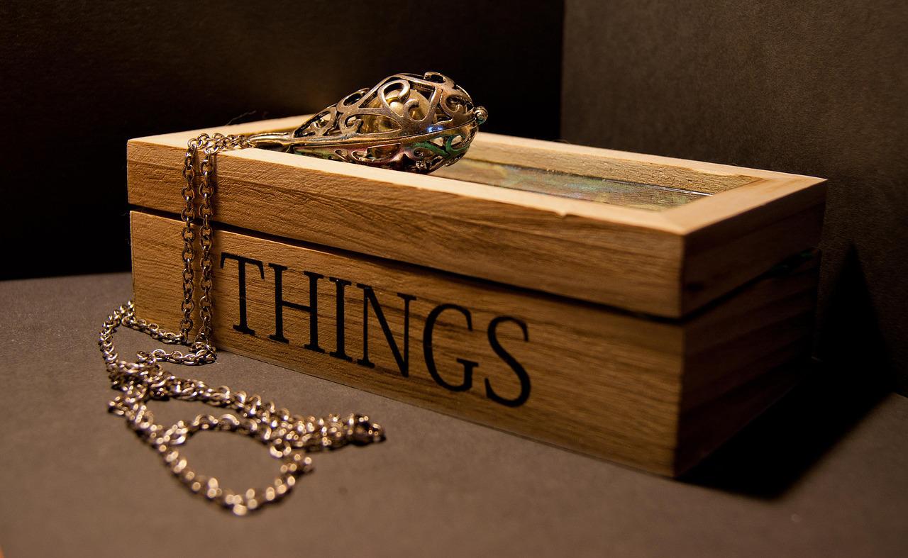 Przechowywanie biżuterii – unikalne pudełka na naszyjniki i bransoletki