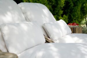 Jak zrobić siedzenia ze skrzyń – przewodnik majsterkowicza